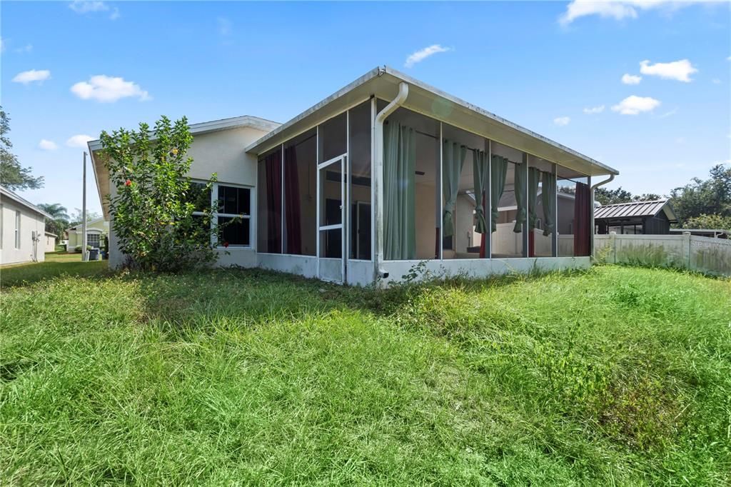 合同活跃: $300,000 (4 贝兹, 2 浴室, 1665 平方英尺)