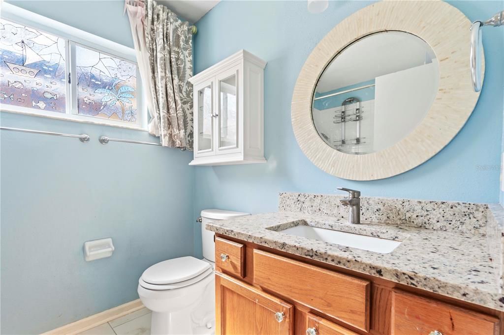 合同活跃: $300,000 (4 贝兹, 2 浴室, 1665 平方英尺)