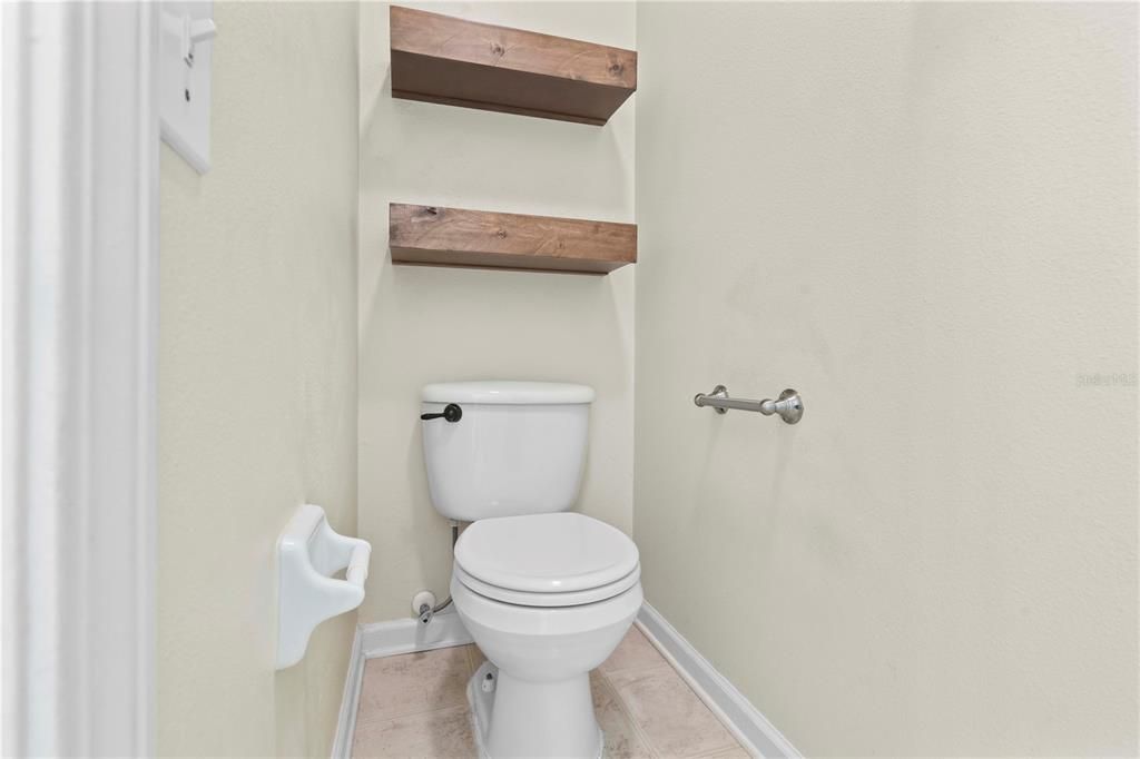 合同活跃: $300,000 (4 贝兹, 2 浴室, 1665 平方英尺)