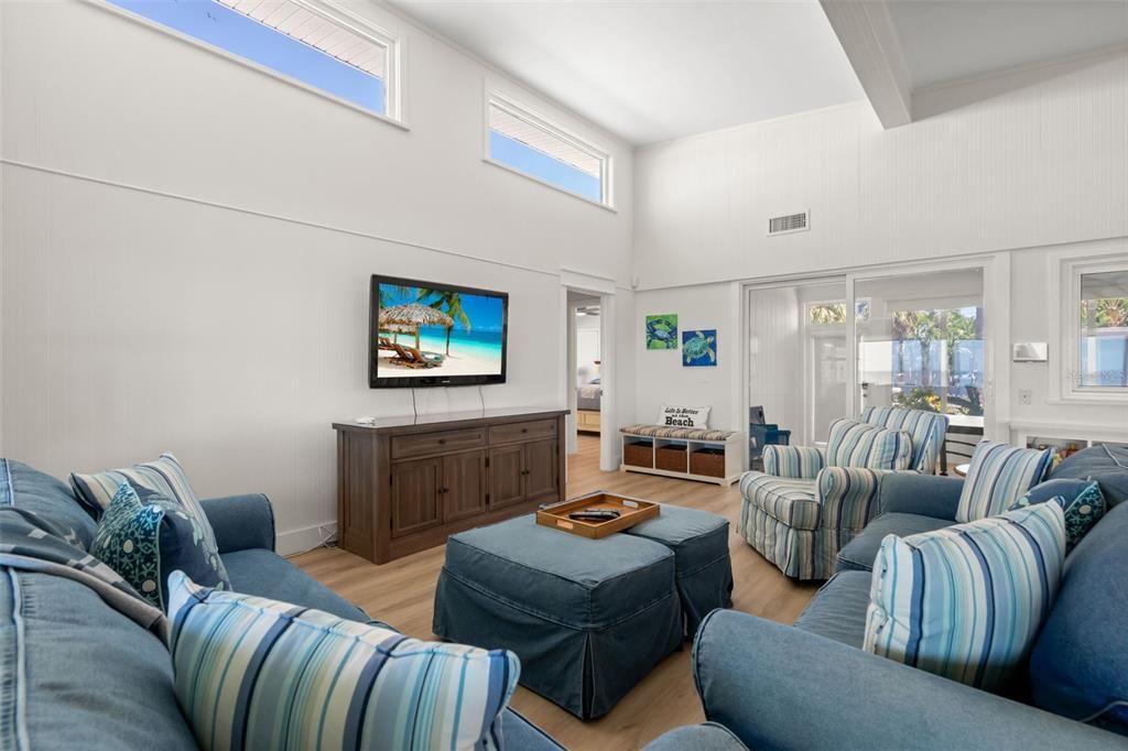 出租: $20,000 (5 贝兹, 5 浴室, 2774 平方英尺)