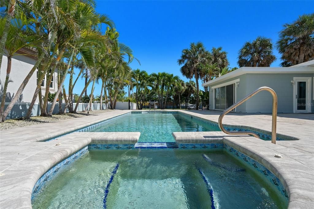 出租: $20,000 (5 贝兹, 5 浴室, 2774 平方英尺)