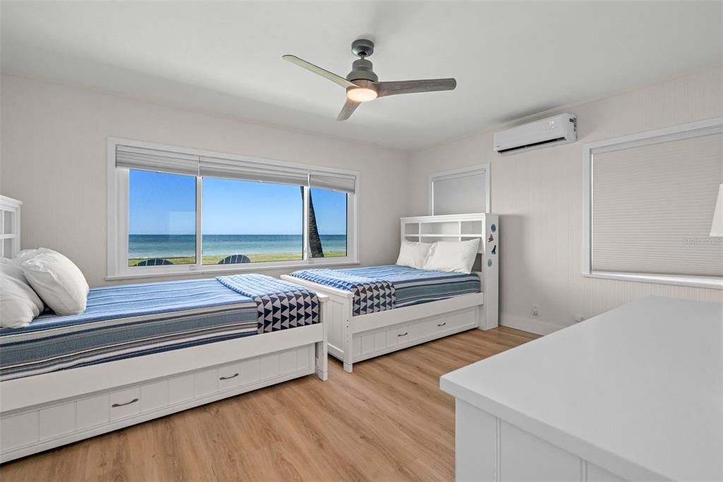 出租: $20,000 (5 贝兹, 5 浴室, 2774 平方英尺)