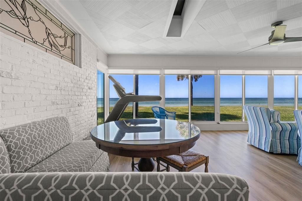 出租: $20,000 (5 贝兹, 5 浴室, 2774 平方英尺)