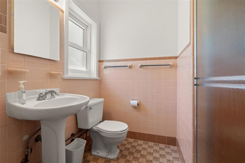 出租: $20,000 (5 贝兹, 5 浴室, 2774 平方英尺)