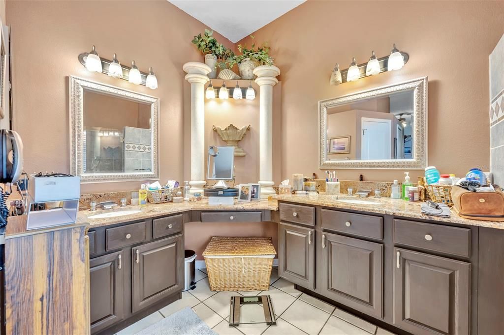 Под контрактом: $650,000 (5 спален, 4 ванн, 3010 Квадратных фут)