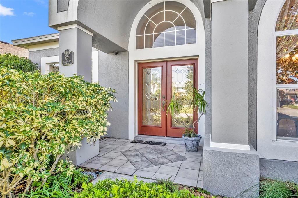 Под контрактом: $650,000 (5 спален, 4 ванн, 3010 Квадратных фут)