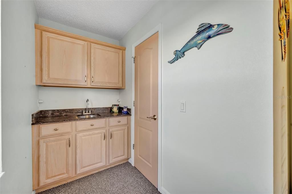 Под контрактом: $650,000 (5 спален, 4 ванн, 3010 Квадратных фут)