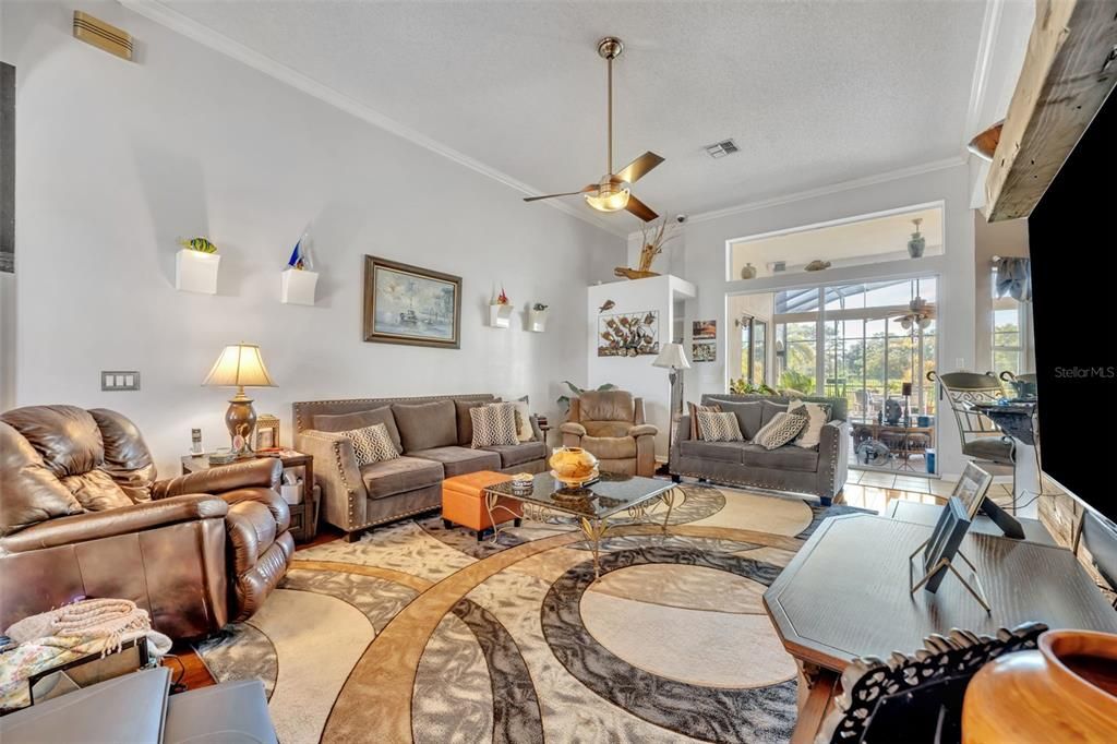 Под контрактом: $650,000 (5 спален, 4 ванн, 3010 Квадратных фут)