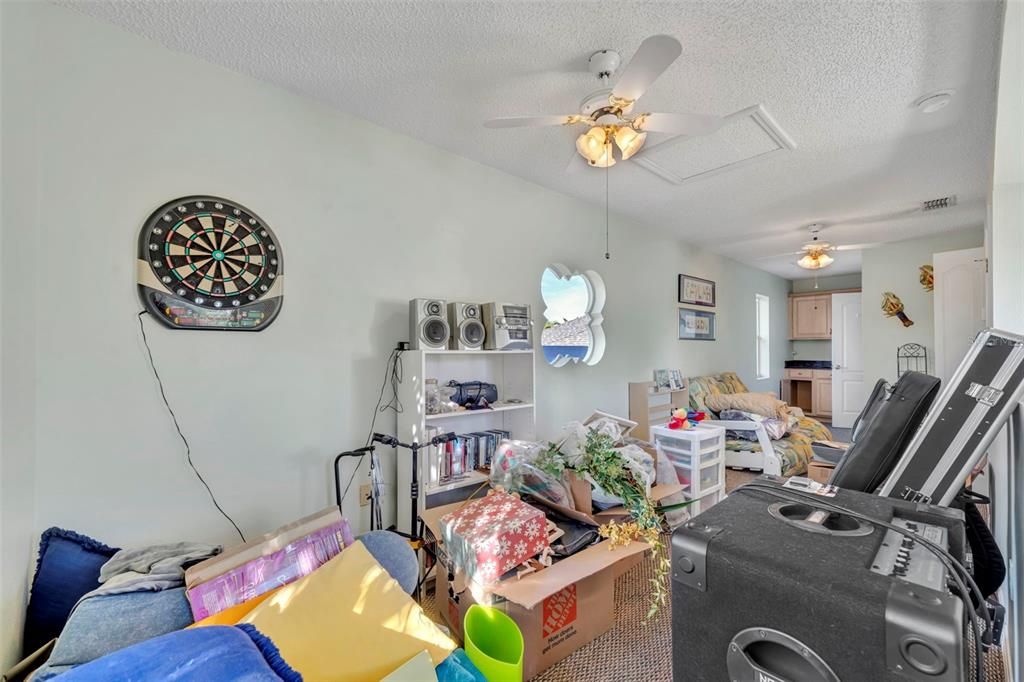 Под контрактом: $650,000 (5 спален, 4 ванн, 3010 Квадратных фут)