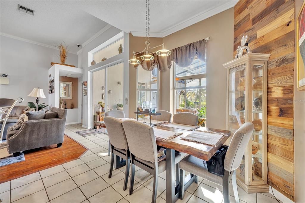 Под контрактом: $650,000 (5 спален, 4 ванн, 3010 Квадратных фут)