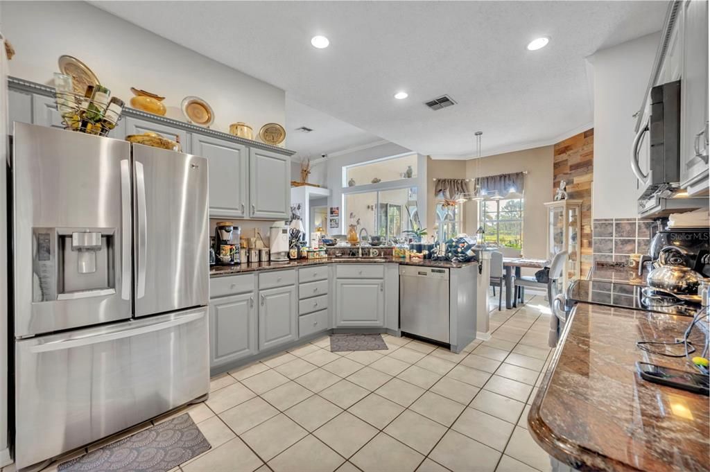 Под контрактом: $650,000 (5 спален, 4 ванн, 3010 Квадратных фут)