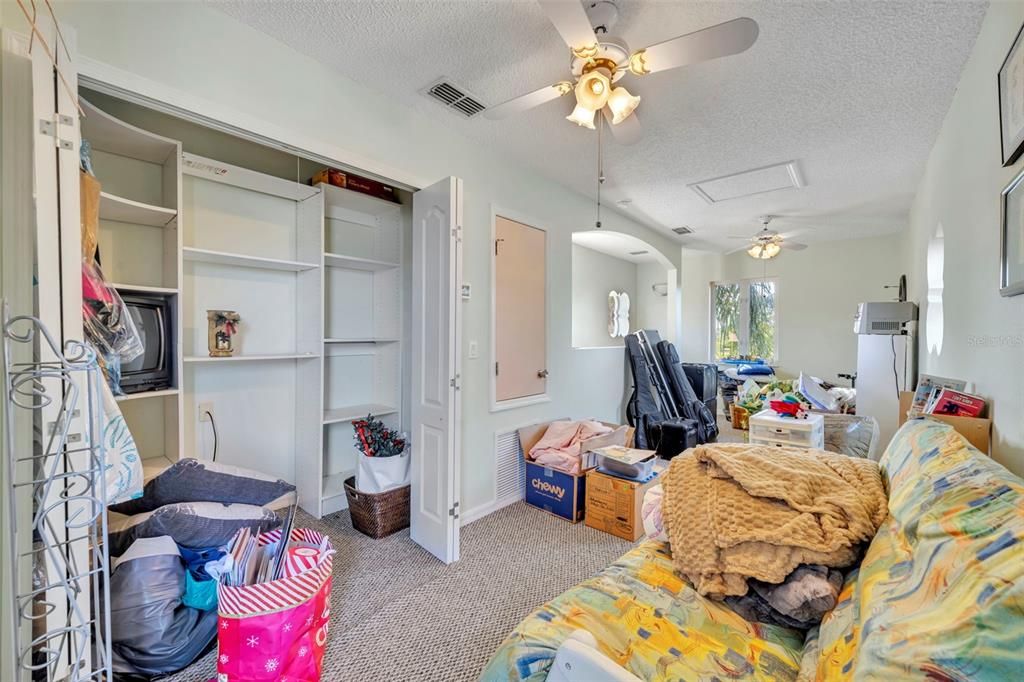 Под контрактом: $650,000 (5 спален, 4 ванн, 3010 Квадратных фут)