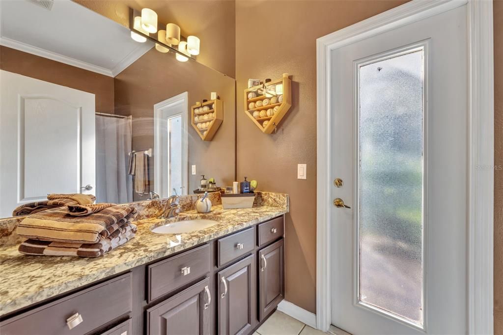 Под контрактом: $650,000 (5 спален, 4 ванн, 3010 Квадратных фут)