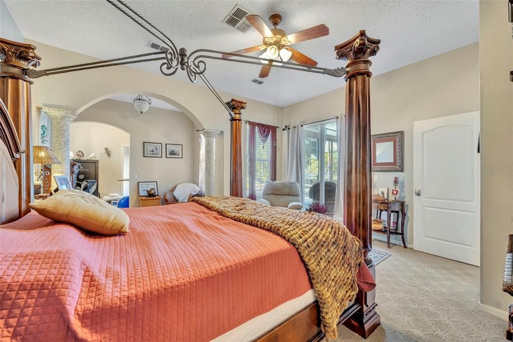 Под контрактом: $650,000 (5 спален, 4 ванн, 3010 Квадратных фут)