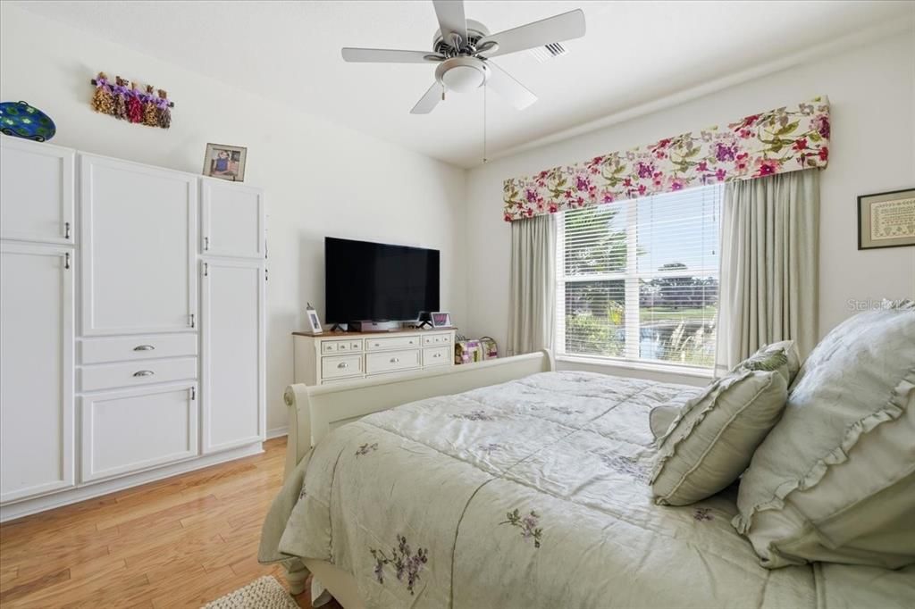 合同活跃: $515,000 (4 贝兹, 3 浴室, 2865 平方英尺)