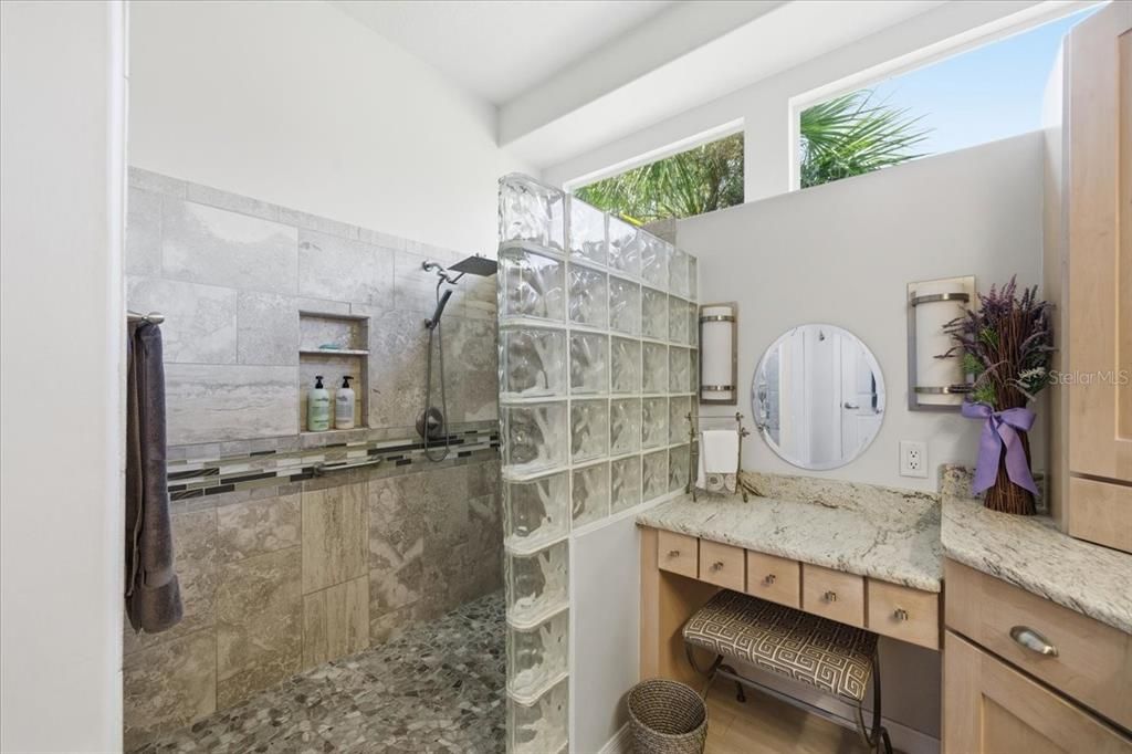 合同活跃: $515,000 (4 贝兹, 3 浴室, 2865 平方英尺)