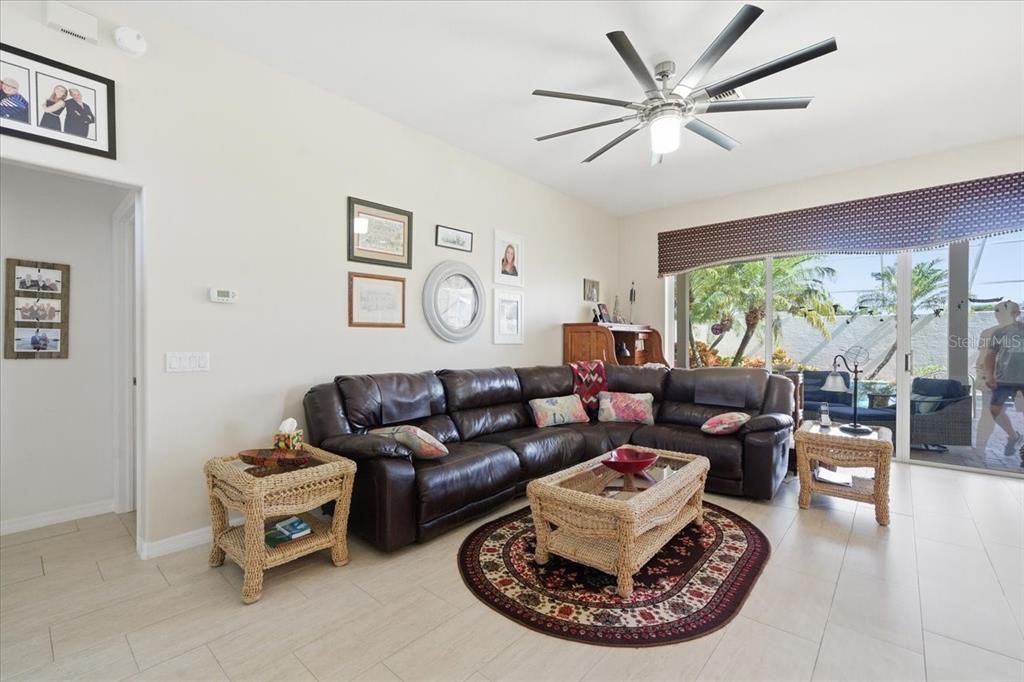 合同活跃: $515,000 (4 贝兹, 3 浴室, 2865 平方英尺)