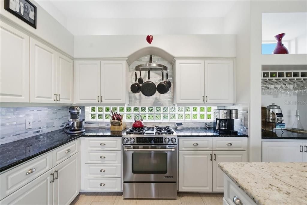 合同活跃: $515,000 (4 贝兹, 3 浴室, 2865 平方英尺)