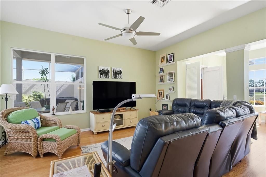 合同活跃: $515,000 (4 贝兹, 3 浴室, 2865 平方英尺)