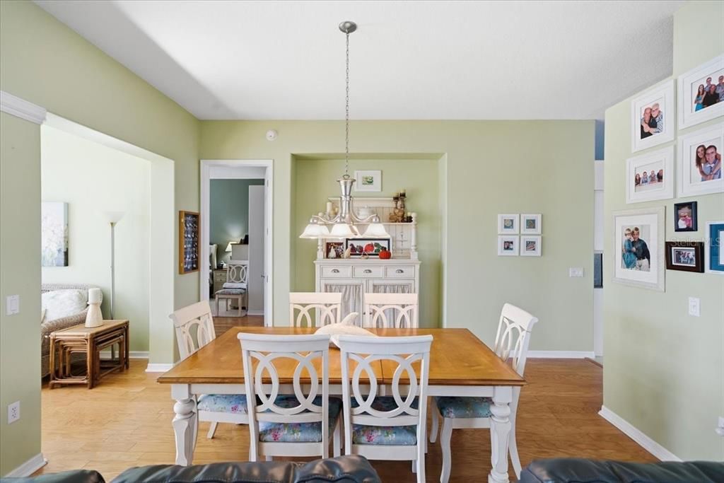 合同活跃: $515,000 (4 贝兹, 3 浴室, 2865 平方英尺)