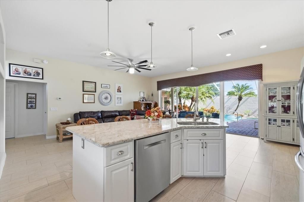 合同活跃: $515,000 (4 贝兹, 3 浴室, 2865 平方英尺)