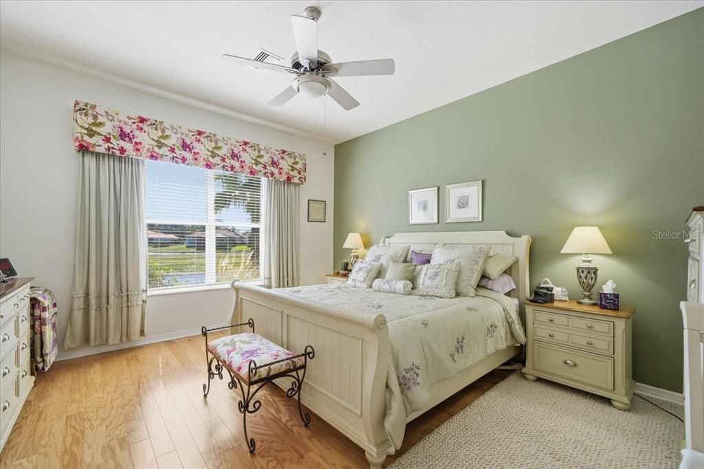 合同活跃: $515,000 (4 贝兹, 3 浴室, 2865 平方英尺)