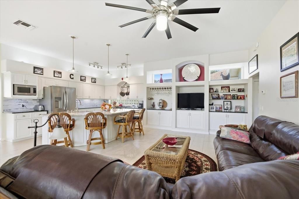 合同活跃: $515,000 (4 贝兹, 3 浴室, 2865 平方英尺)