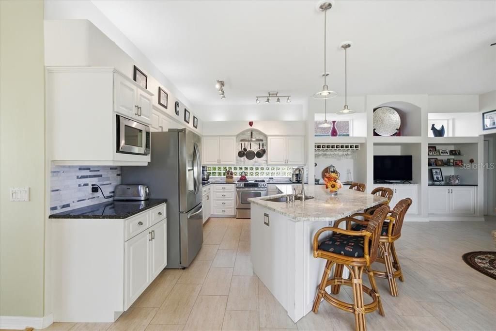 合同活跃: $515,000 (4 贝兹, 3 浴室, 2865 平方英尺)