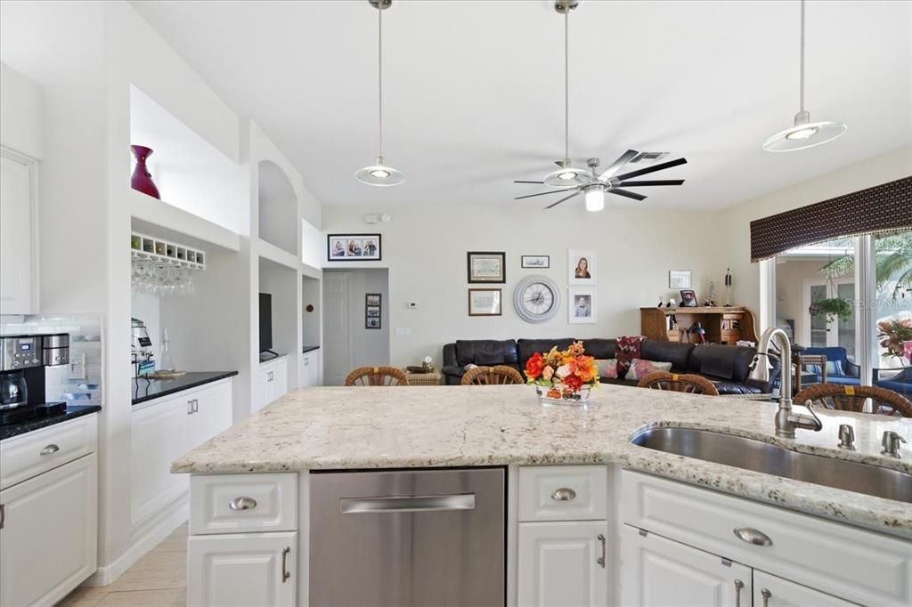 合同活跃: $515,000 (4 贝兹, 3 浴室, 2865 平方英尺)