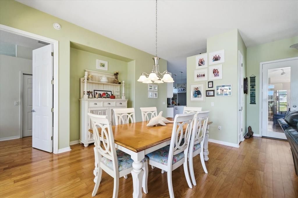 合同活跃: $515,000 (4 贝兹, 3 浴室, 2865 平方英尺)