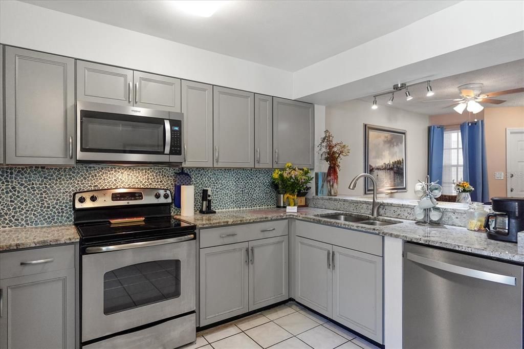 For Sale: $249,000 (2 beds, 2 baths, 1200 Square Feet)