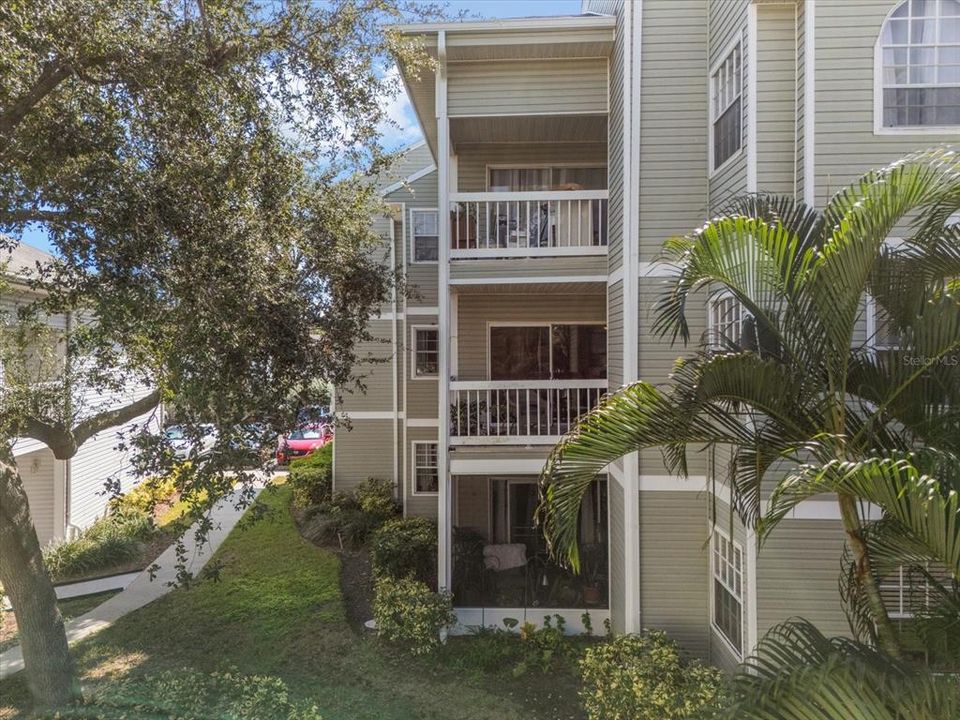 For Sale: $249,000 (2 beds, 2 baths, 1200 Square Feet)