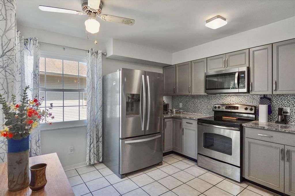For Sale: $249,000 (2 beds, 2 baths, 1200 Square Feet)