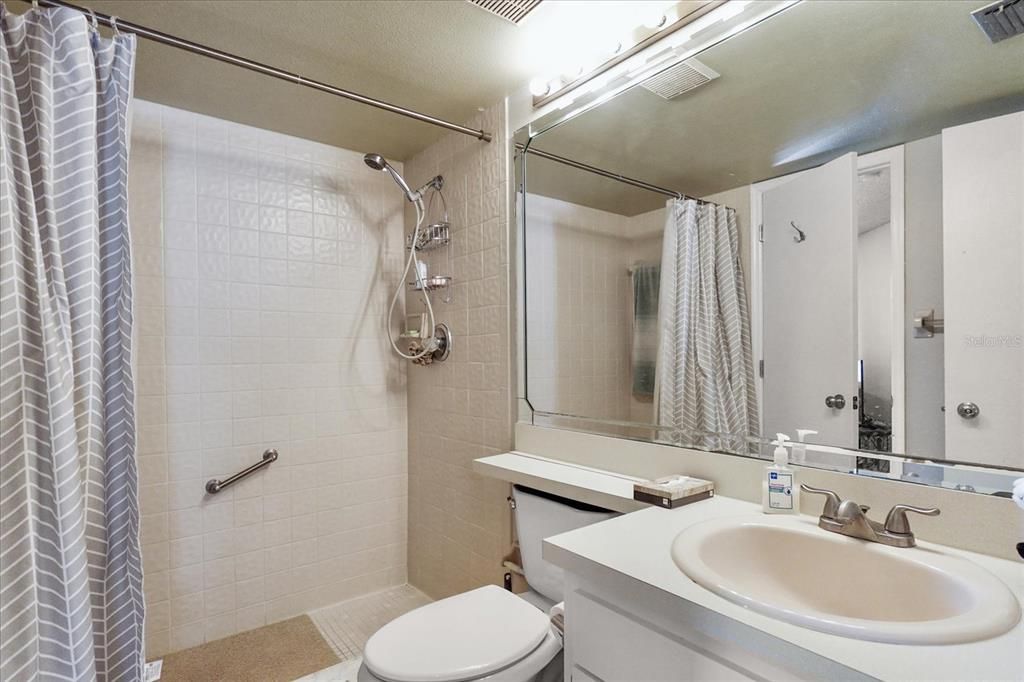 For Sale: $249,000 (2 beds, 2 baths, 1200 Square Feet)