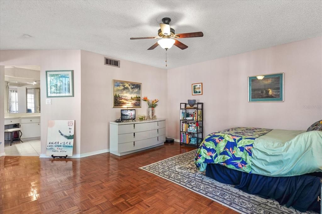 For Sale: $249,000 (2 beds, 2 baths, 1200 Square Feet)