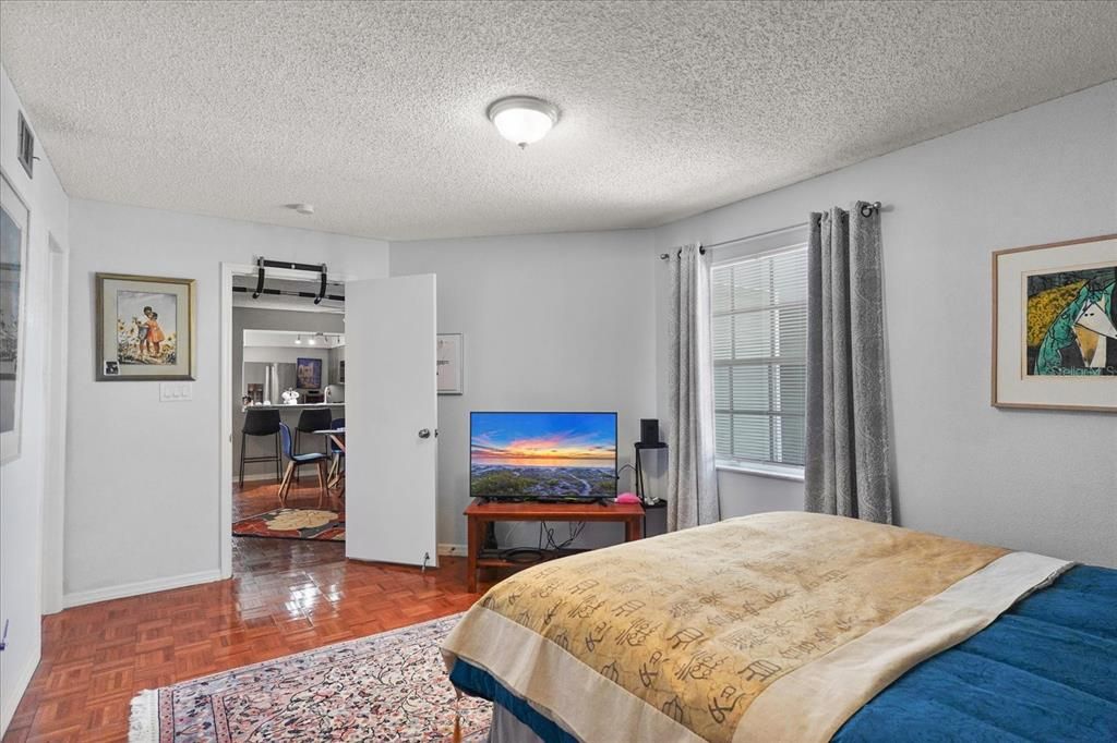 For Sale: $249,000 (2 beds, 2 baths, 1200 Square Feet)