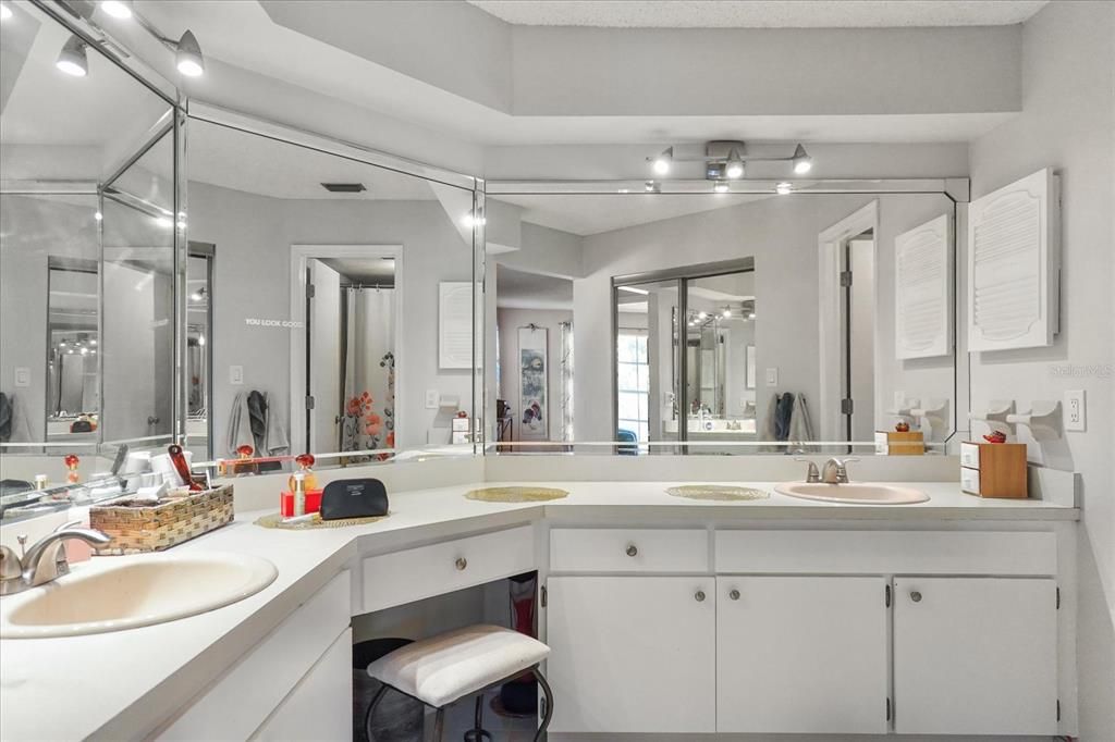 For Sale: $249,000 (2 beds, 2 baths, 1200 Square Feet)