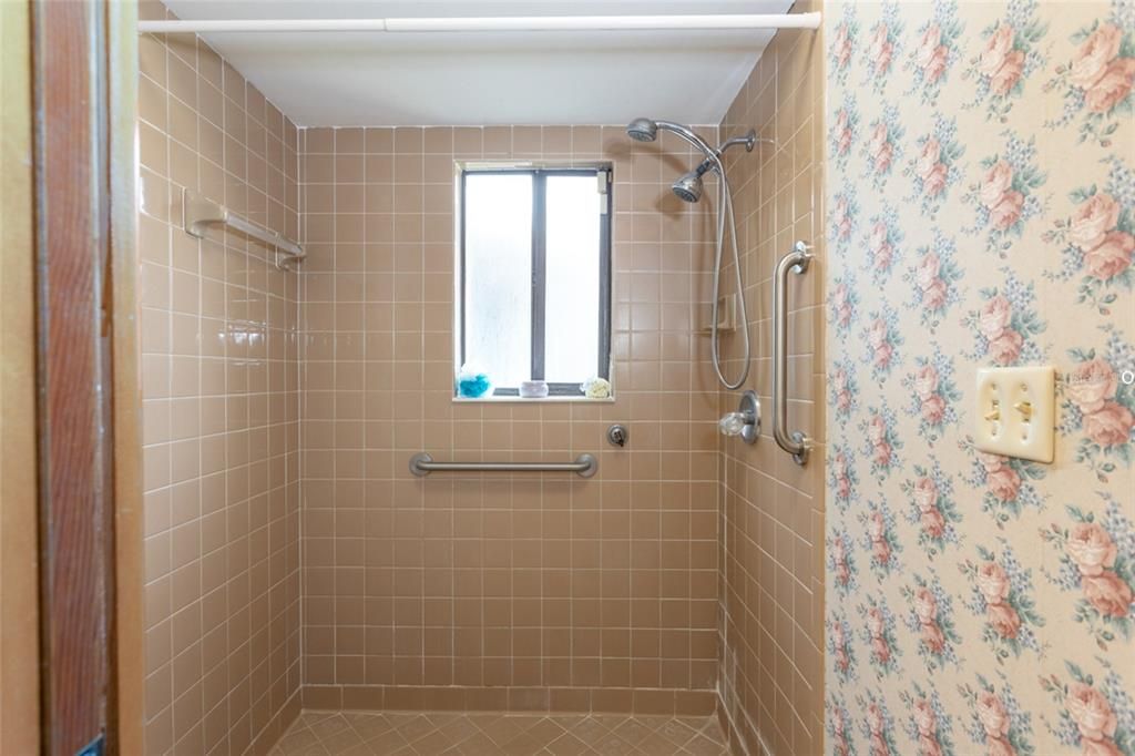 Active With Contract: $269,000 (3 beds, 2 baths, 2035 Square Feet)