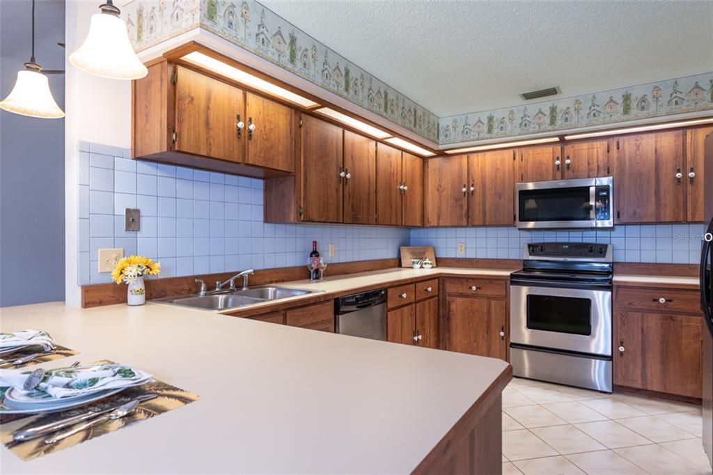 Active With Contract: $269,000 (3 beds, 2 baths, 2035 Square Feet)