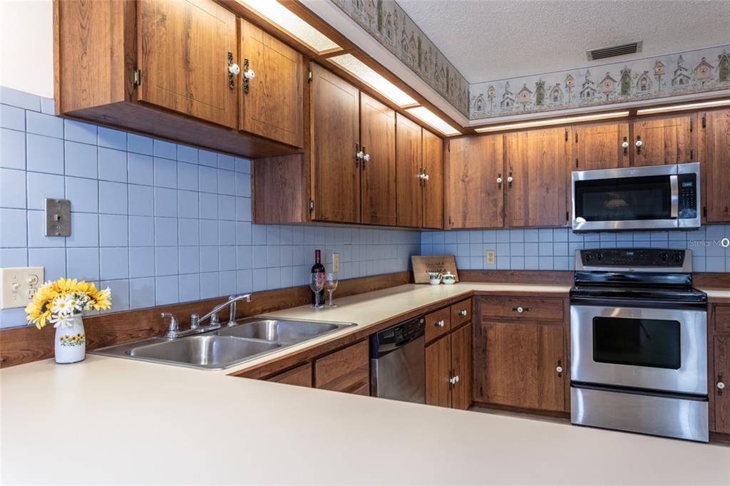 Active With Contract: $269,000 (3 beds, 2 baths, 2035 Square Feet)