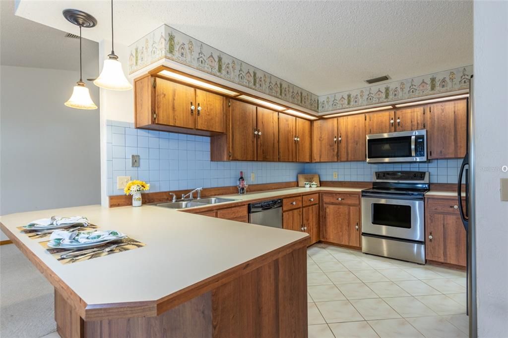 Active With Contract: $269,000 (3 beds, 2 baths, 2035 Square Feet)