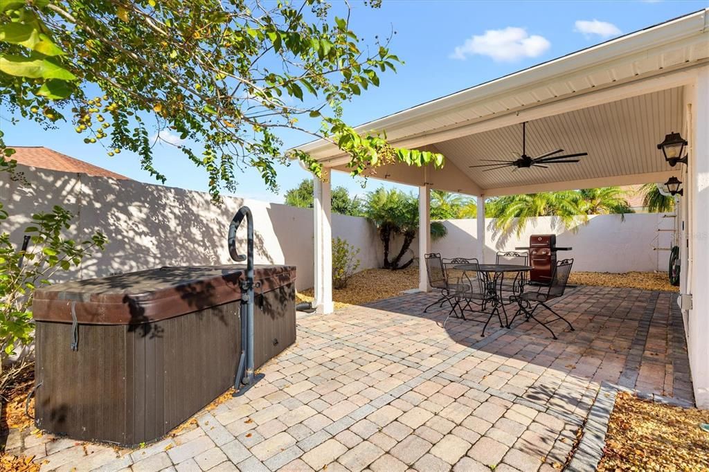 Active With Contract: $279,000 (2 beds, 2 baths, 1279 Square Feet)