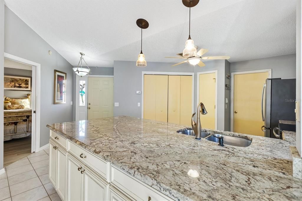 Active With Contract: $279,000 (2 beds, 2 baths, 1279 Square Feet)