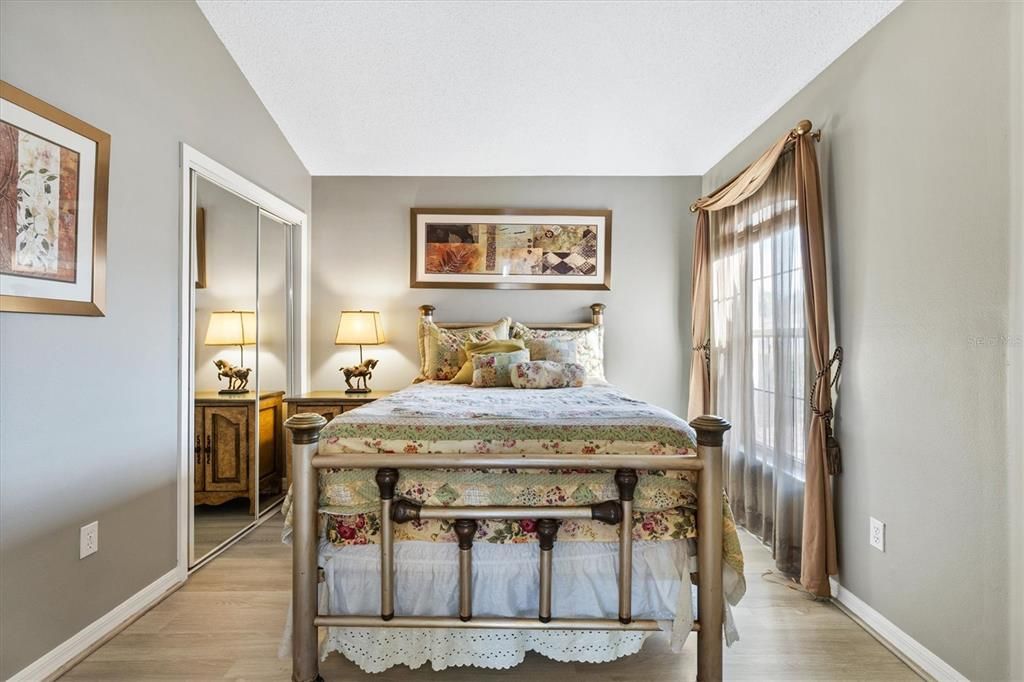 Active With Contract: $279,000 (2 beds, 2 baths, 1279 Square Feet)