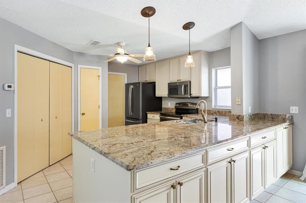 Active With Contract: $279,000 (2 beds, 2 baths, 1279 Square Feet)