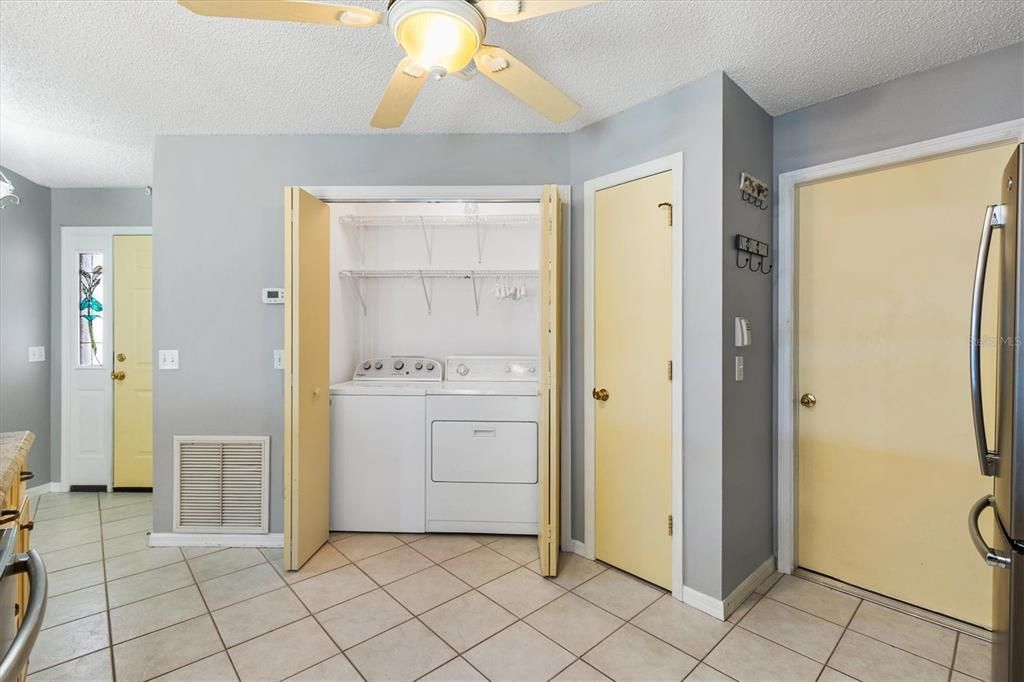 Active With Contract: $279,000 (2 beds, 2 baths, 1279 Square Feet)