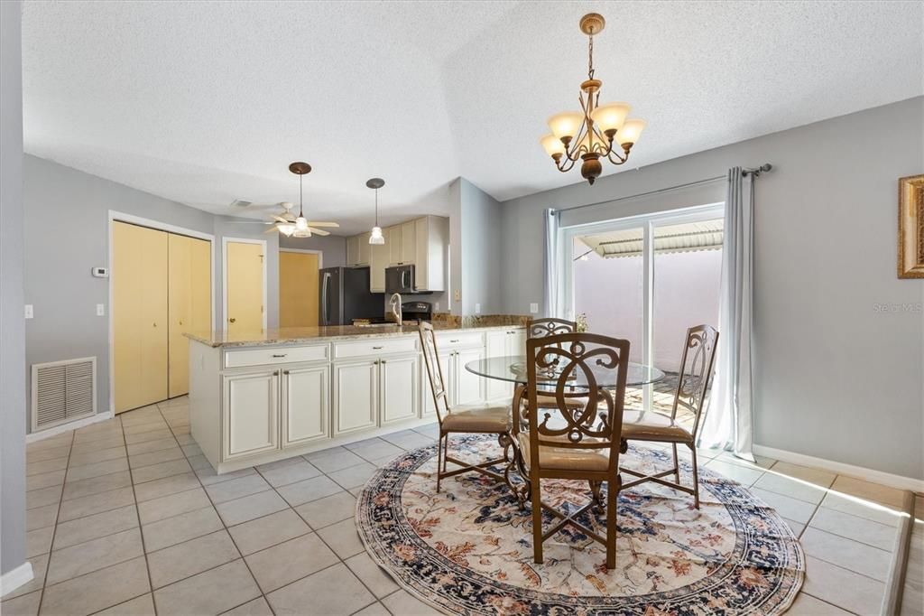 Active With Contract: $279,000 (2 beds, 2 baths, 1279 Square Feet)