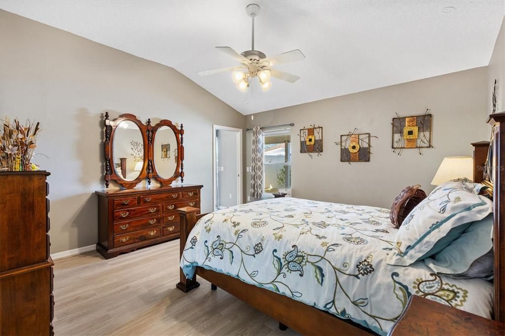 Active With Contract: $279,000 (2 beds, 2 baths, 1279 Square Feet)