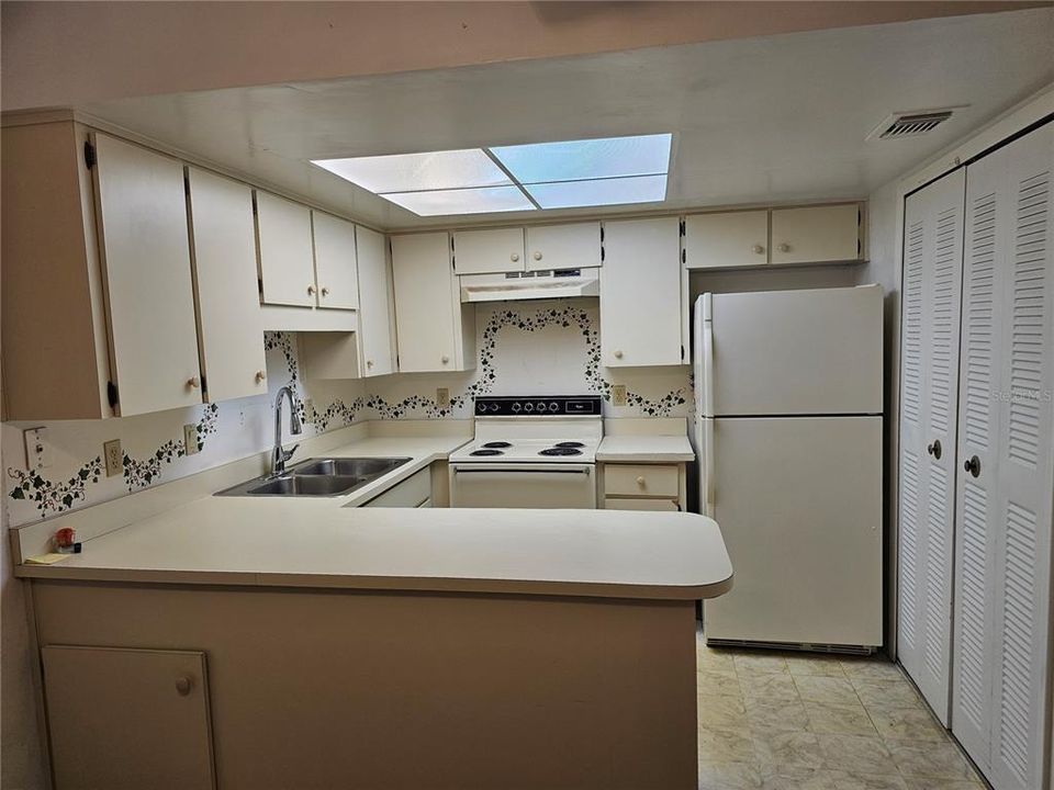 На продажу: $175,000 (2 спален, 2 ванн, 918 Квадратных фут)