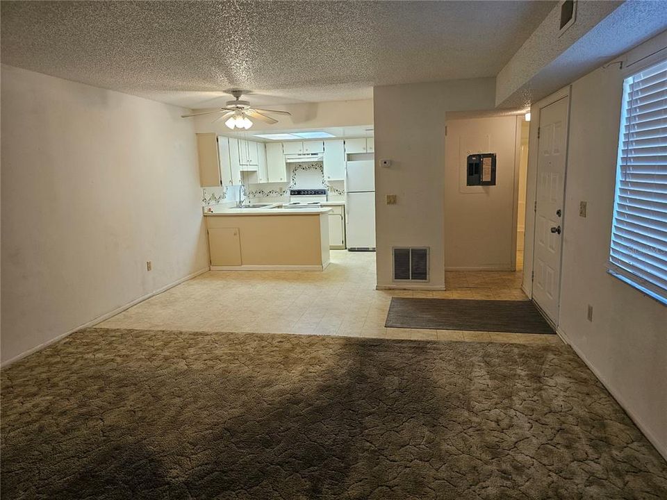 На продажу: $175,000 (2 спален, 2 ванн, 918 Квадратных фут)